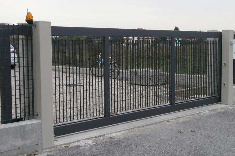 Cancelli in ferro o lamiera – produzione realizzazione scorrevoli ... Costo cancello scorrevole