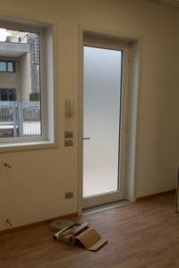 Porte in alluminio con vetrate oscurate Padova